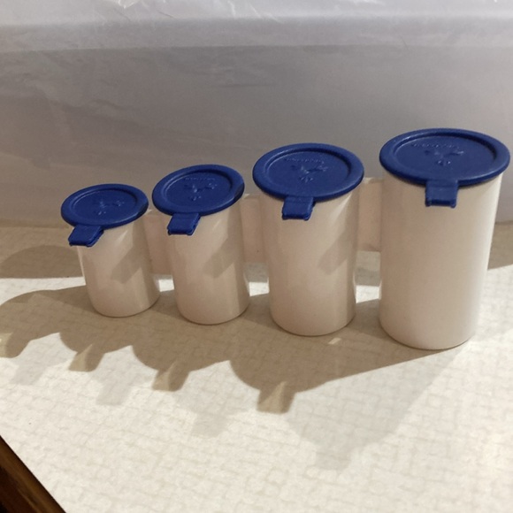 Tupperware miniature one touch canister coin holder - Picture 3 of 4